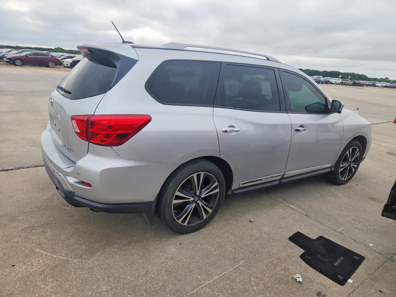 Nissan Pathfinder Platinum