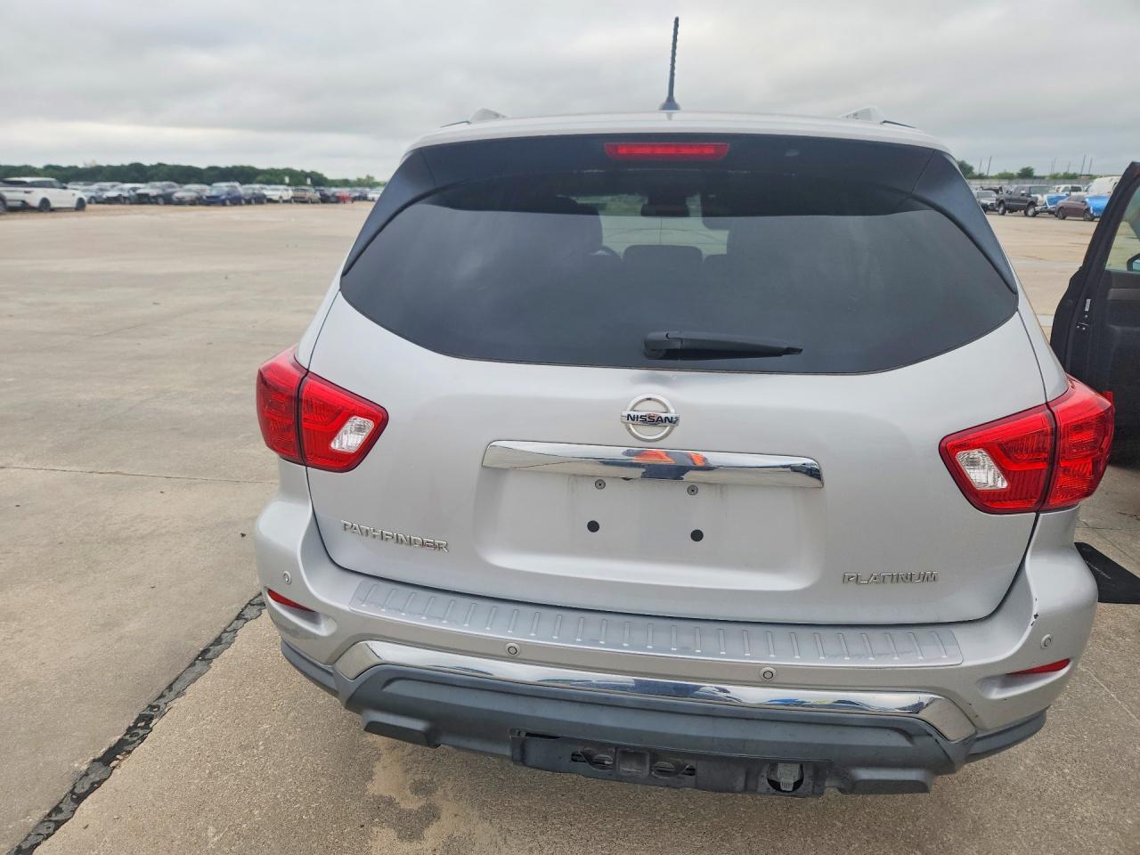 Nissan Pathfinder Platinum