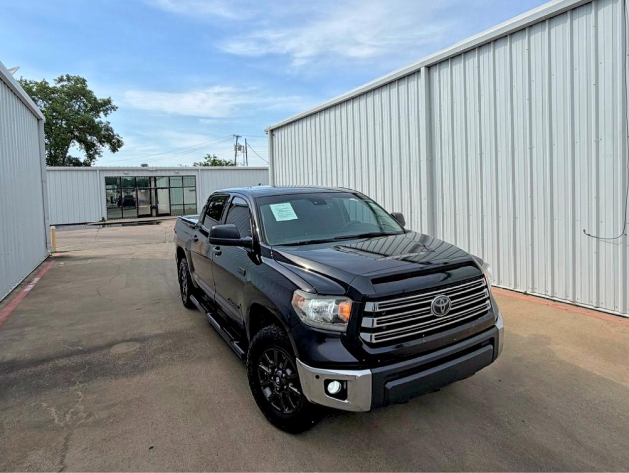 Salvage Toyota Tundra Image