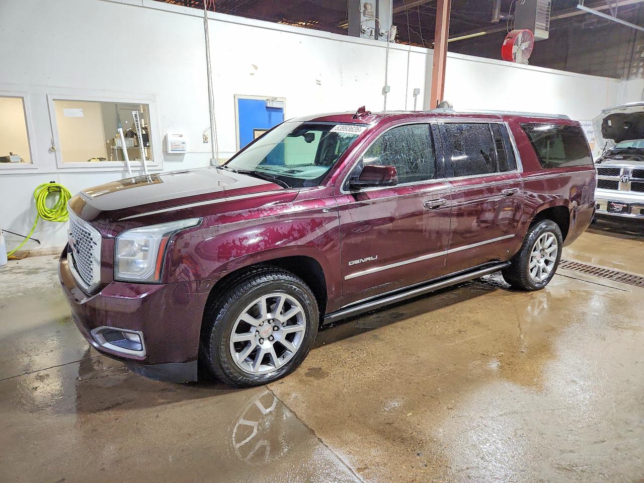 Salvage GMC Yukon Image