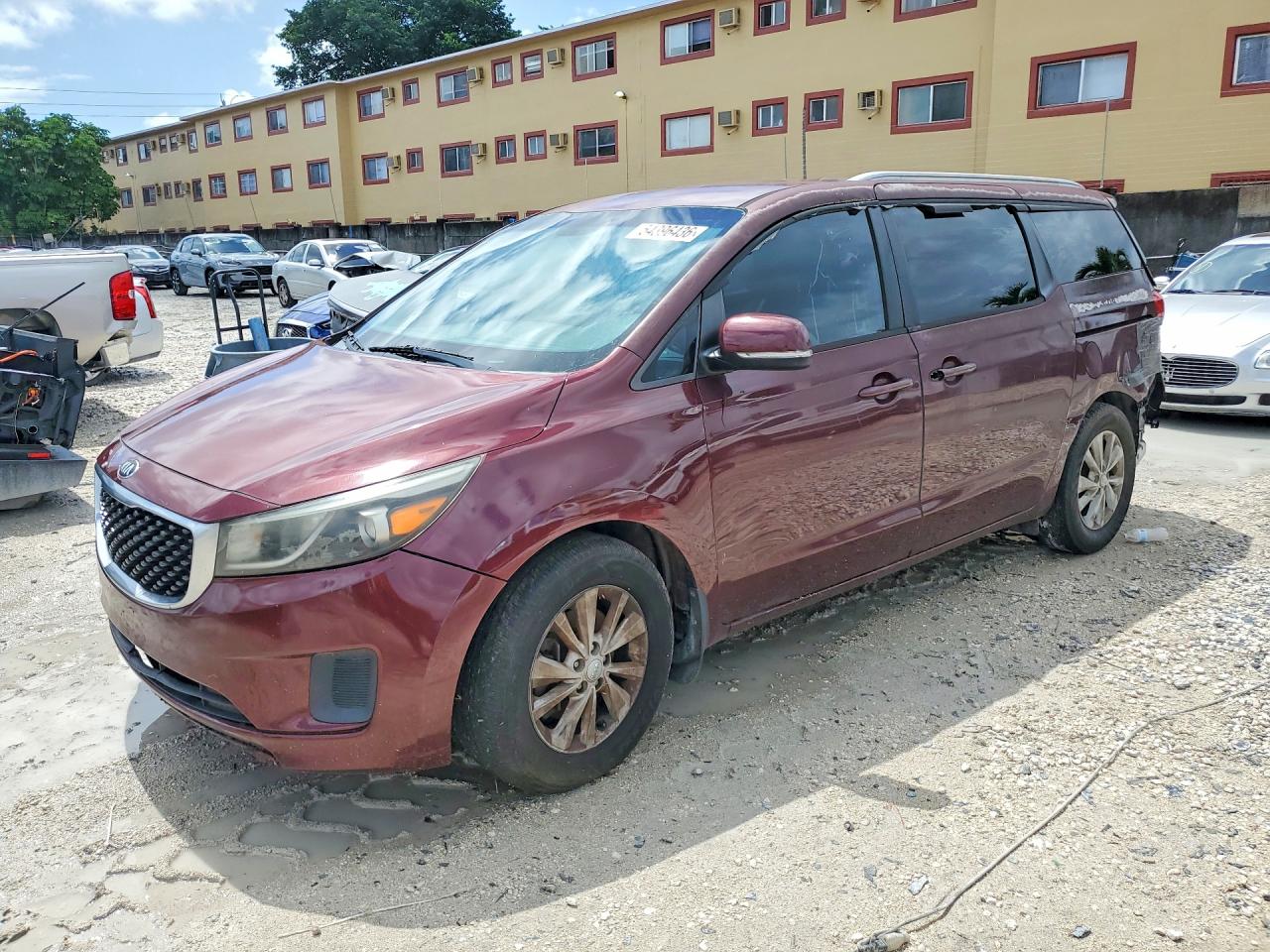 Salvage Kia Sedona Image