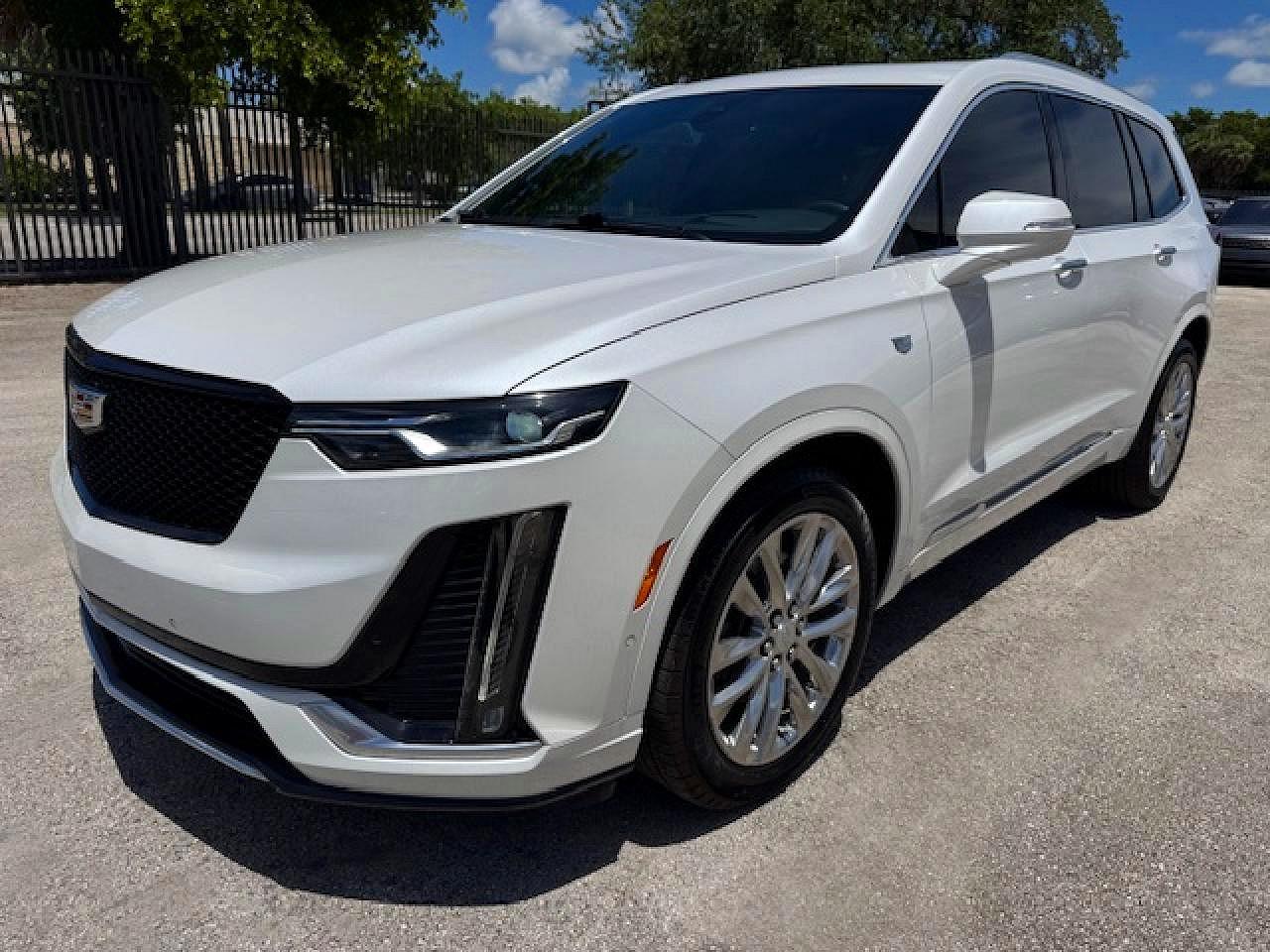Salvage Cadillac XT6 Image