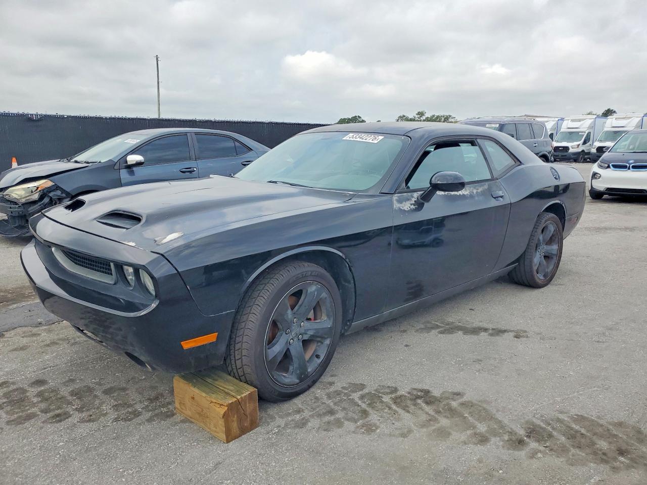 Salvage Dodge Challenger Image