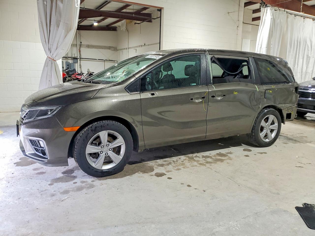 Salvage Honda Odyssey Image