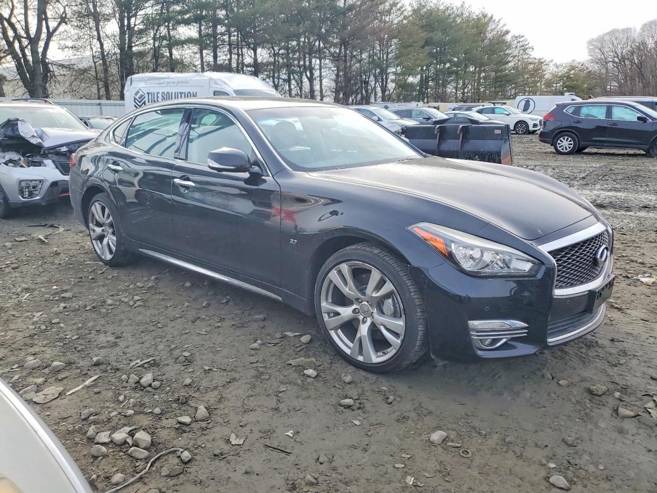 INFINITI Q70 3.7 Luxe