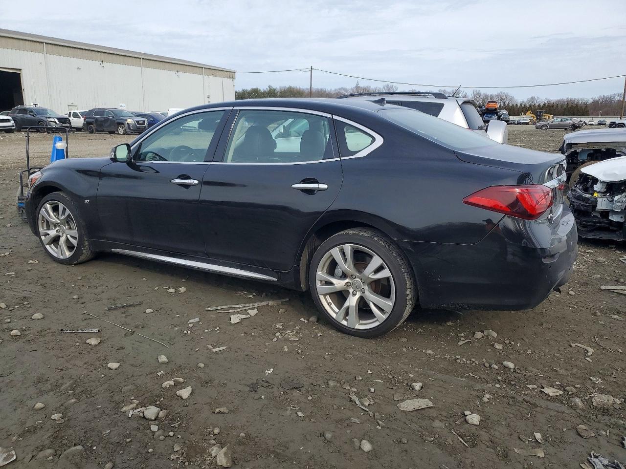 INFINITI Q70 3.7 Luxe