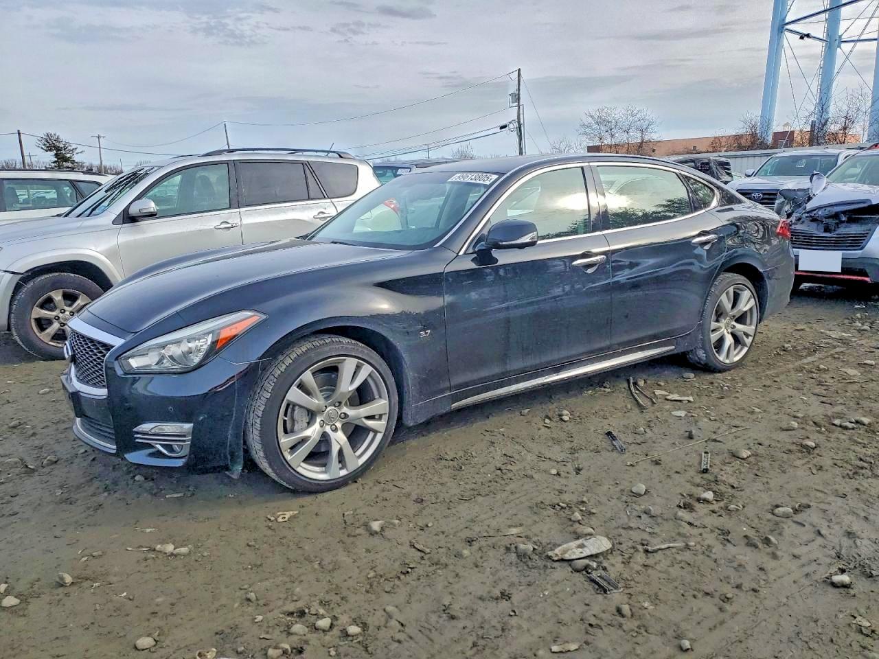 Salvage INFINITI Q70 Image