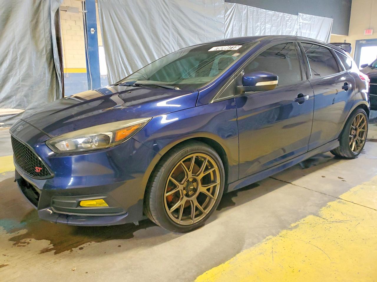 Salvage Ford Focus Image