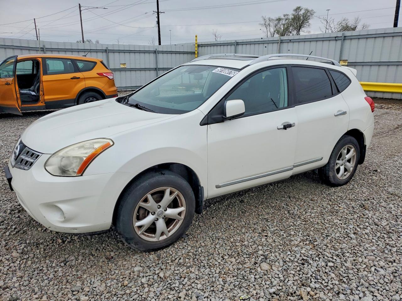 Salvage Nissan Rogue Image