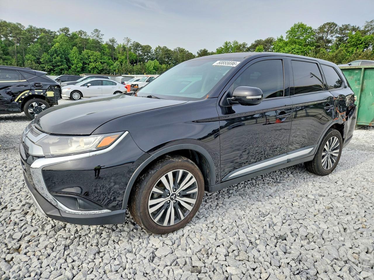Salvage Mitsubishi Outlander Image