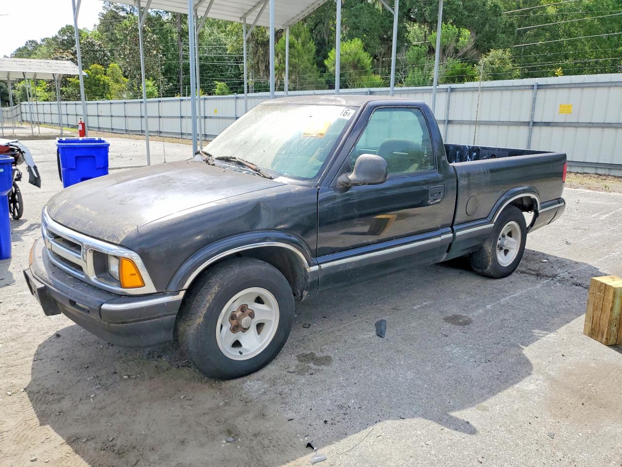 Salvage Chevrolet S-10 Image