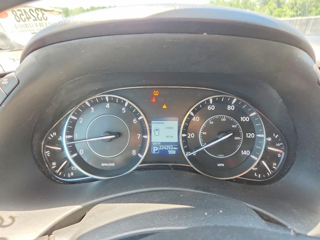 Nissan Armada Sv