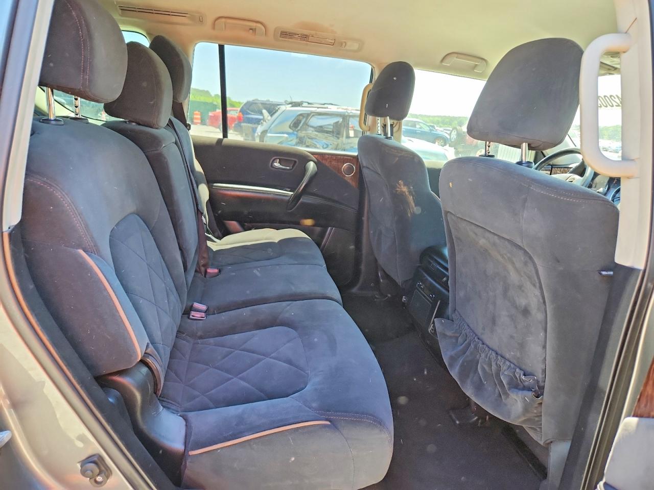 Nissan Armada Sv