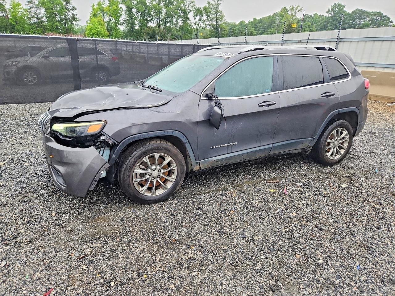 Salvage Jeep Cherokee Image
