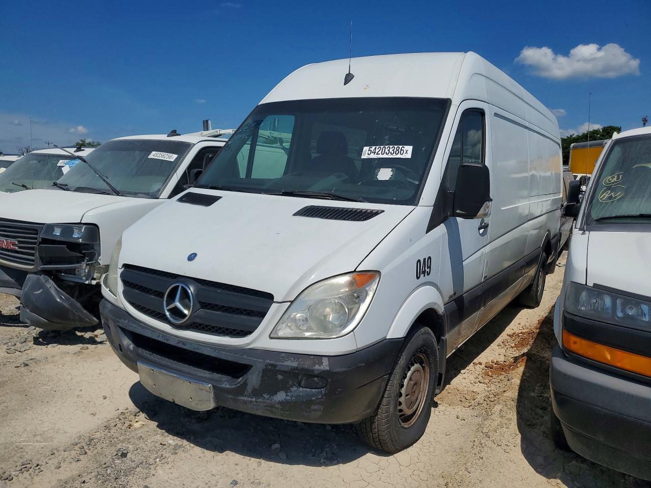 Salvage Mercedes-Benz Sprinter Image