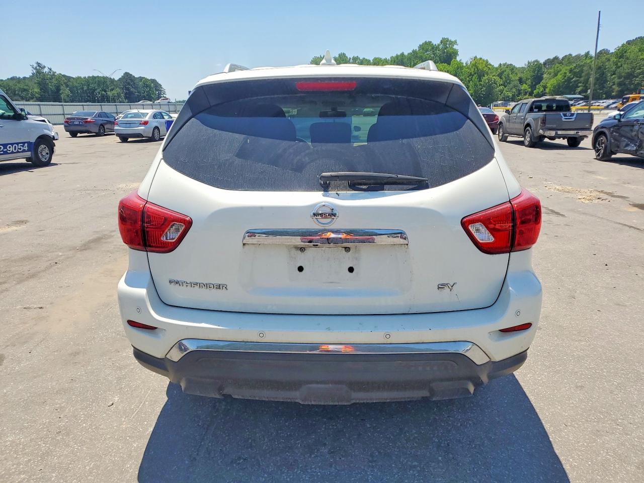 Nissan Pathfinder Sv