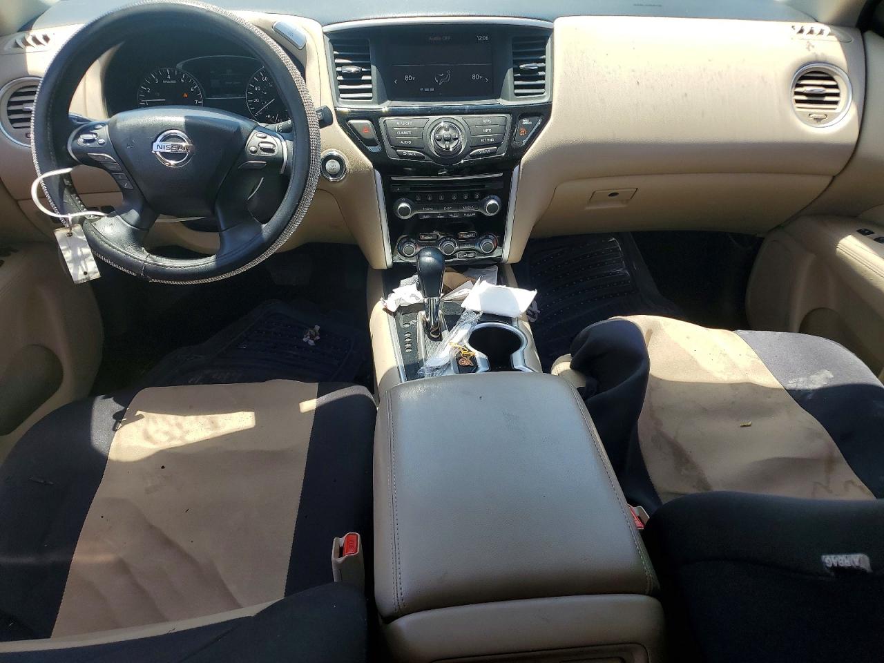 Nissan Pathfinder Sv