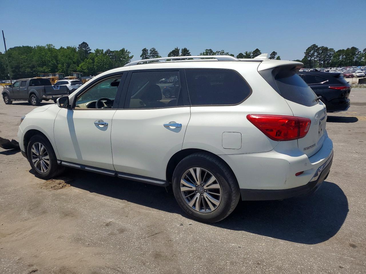 Nissan Pathfinder Sv