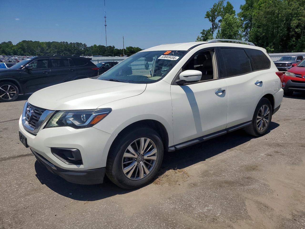 Salvage Nissan Pathfinder Image