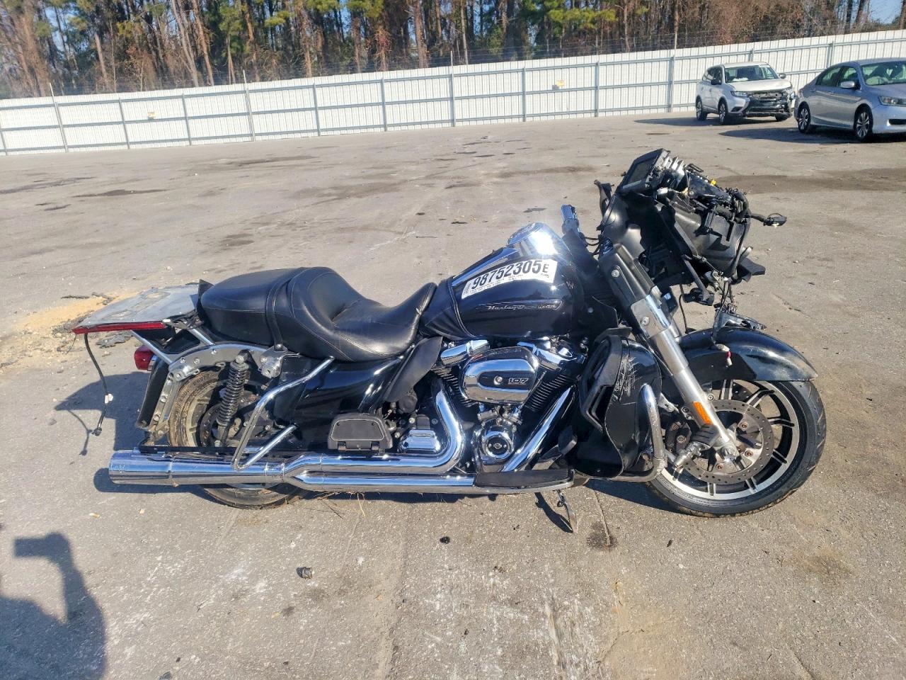 Salvage Harley-Davidson Fl Image