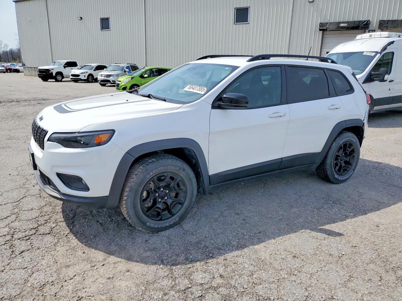Salvage Jeep Grand Cherokee Image