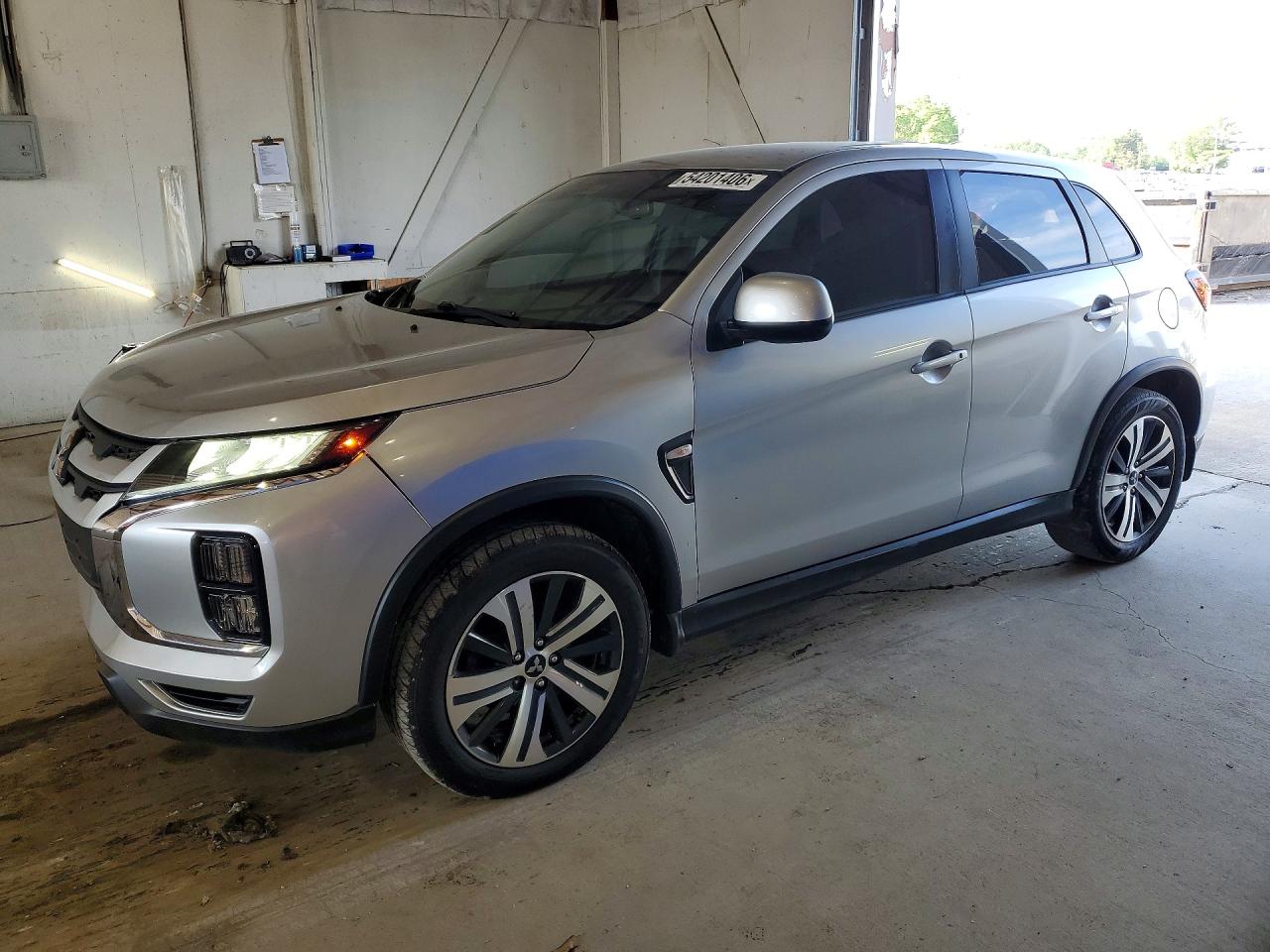 Salvage Mitsubishi Outlander Image