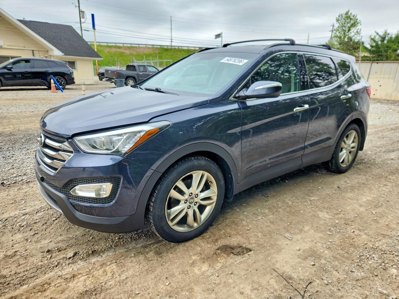 Salvage Hyundai SANTA FE Image