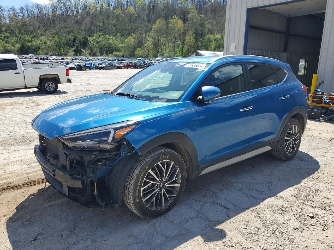 Salvage Hyundai TUCSON Image