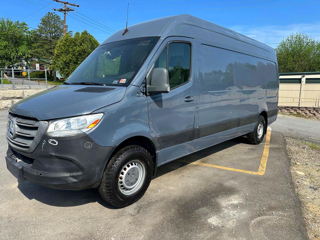 Salvage Mercedes-Benz Sprinter Image
