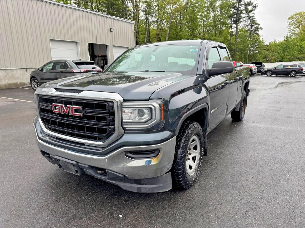 Salvage GMC Sierra Image
