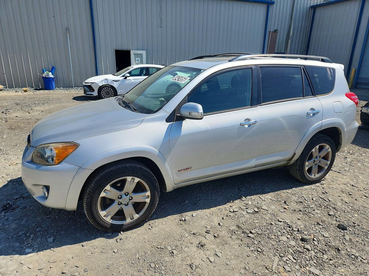 Salvage Toyota RAV4 Image