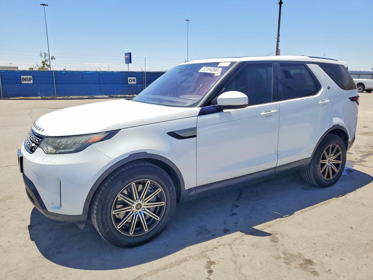 Salvage Land Rover Discovery Image