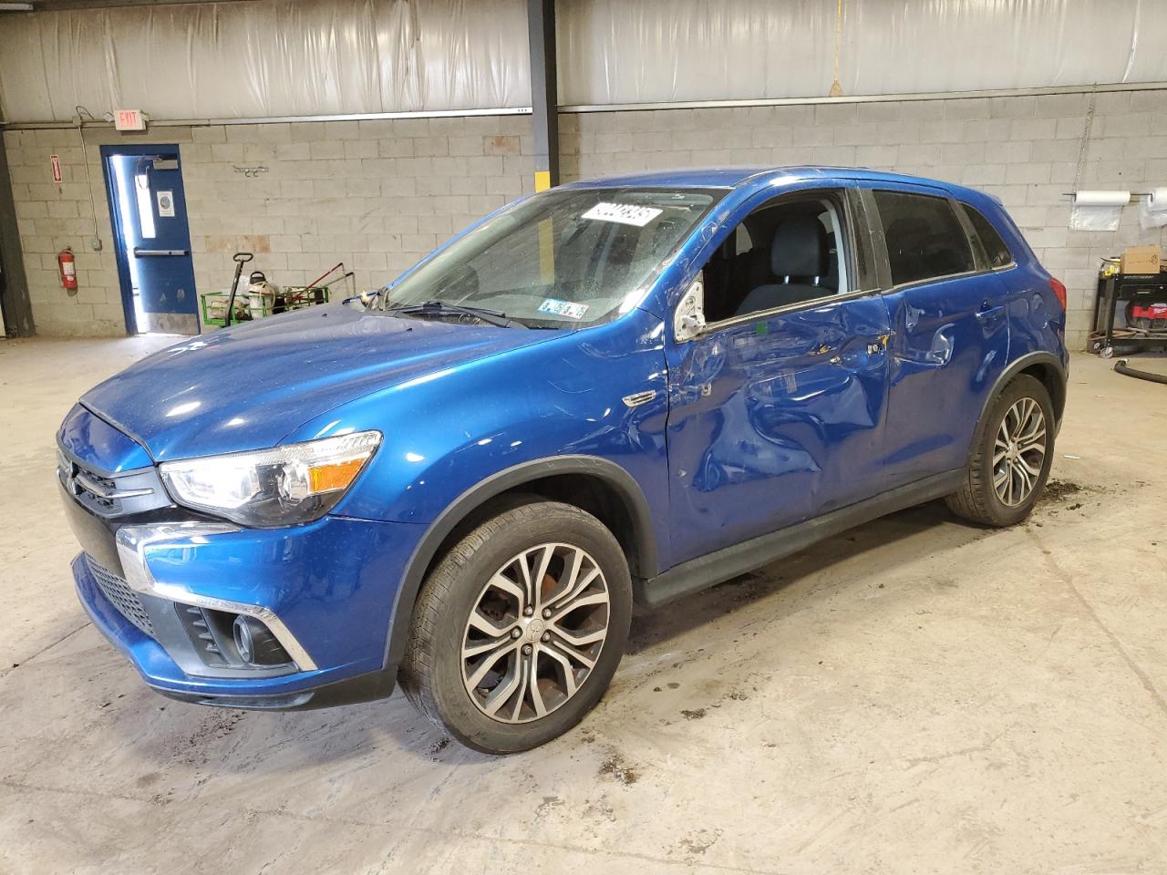 Salvage Mitsubishi Outlander Image