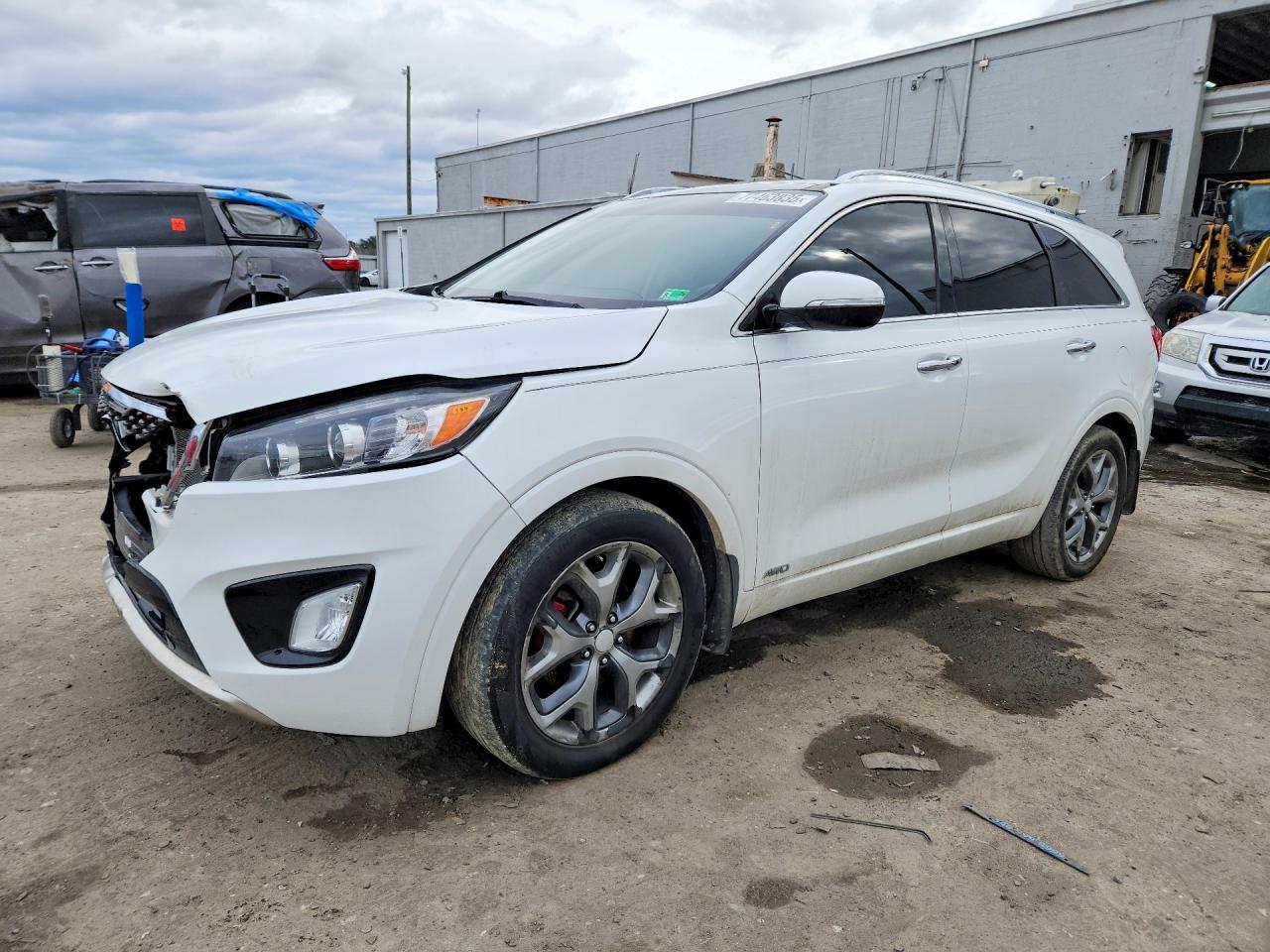 Salvage Kia Sorento Image