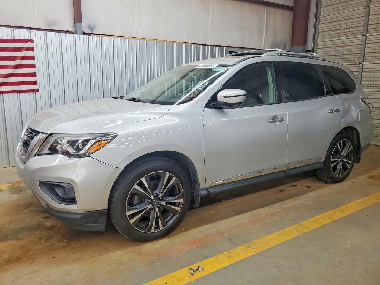Salvage Nissan Pathfinder Image