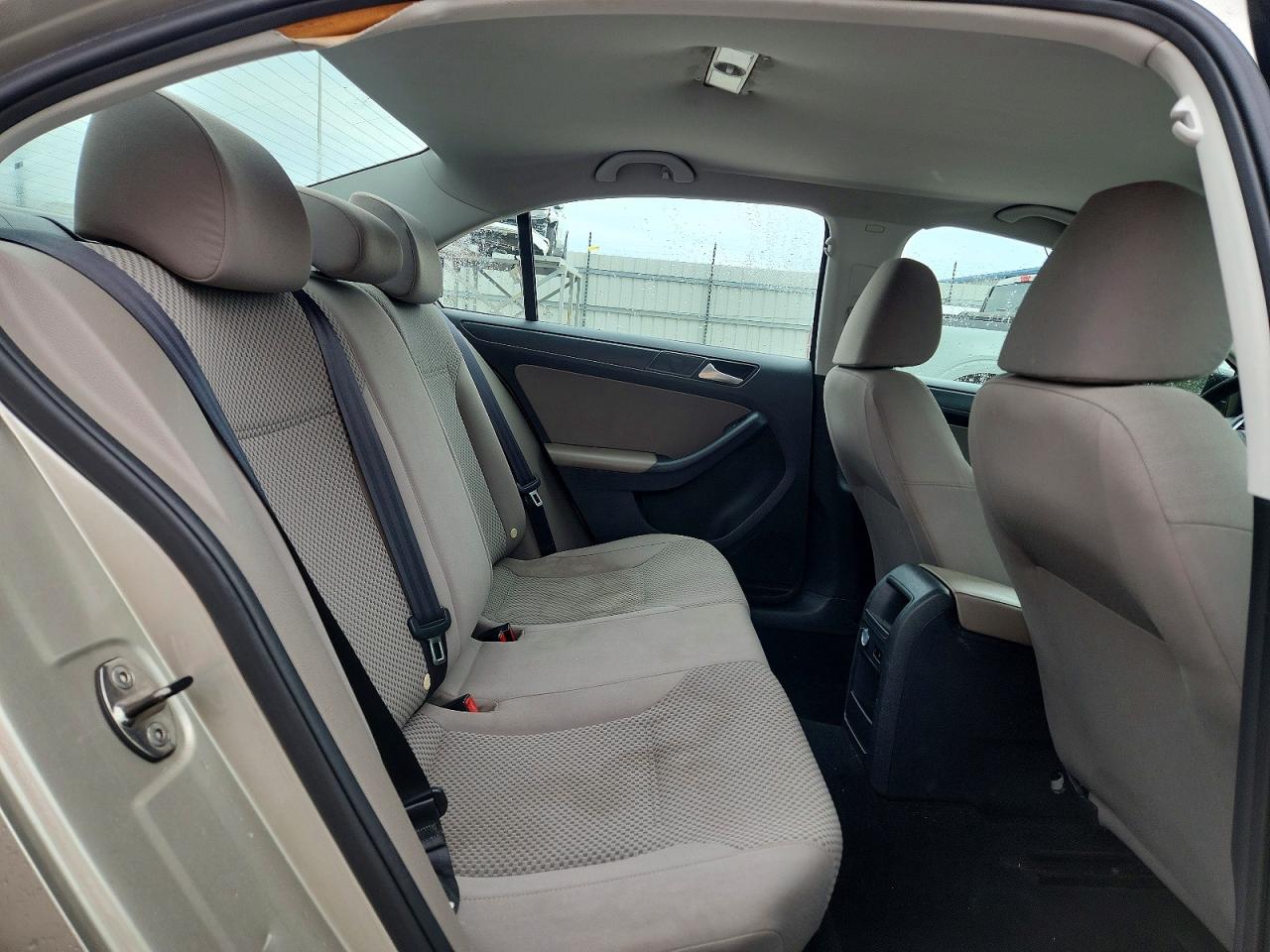 Volkswagen Jetta Base