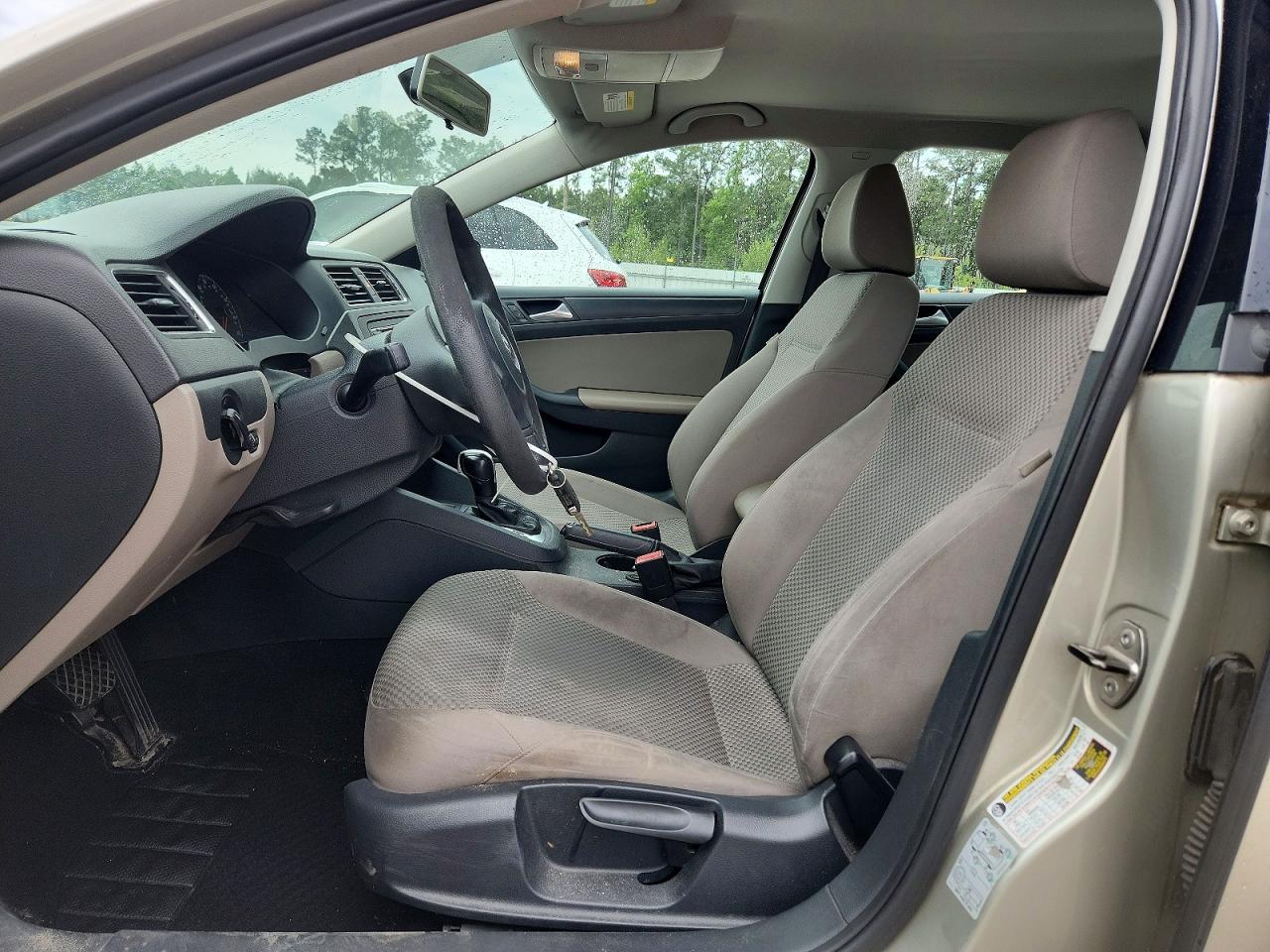 Volkswagen Jetta Base