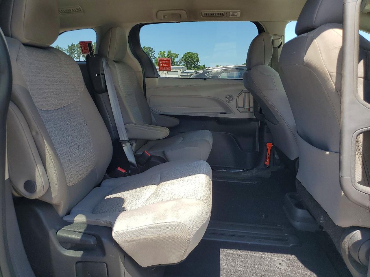 Toyota Sienna Le