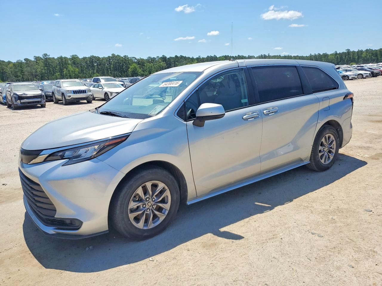 Salvage Toyota Sienna Image