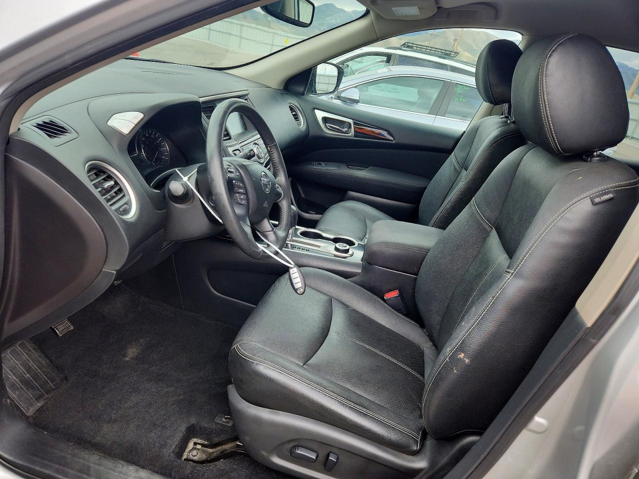 Nissan Pathfinder Sv