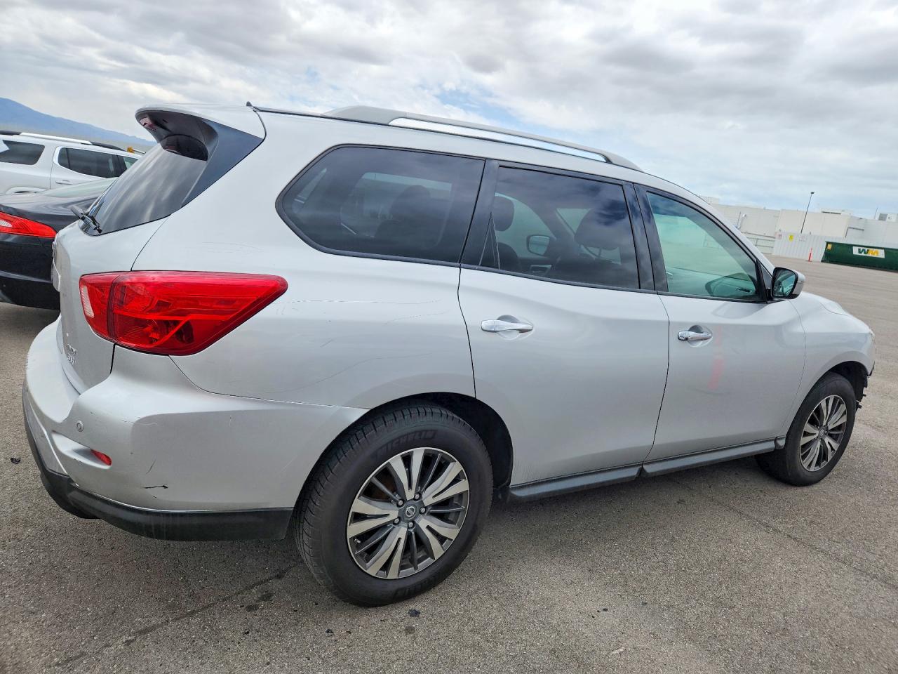 Nissan Pathfinder Sv
