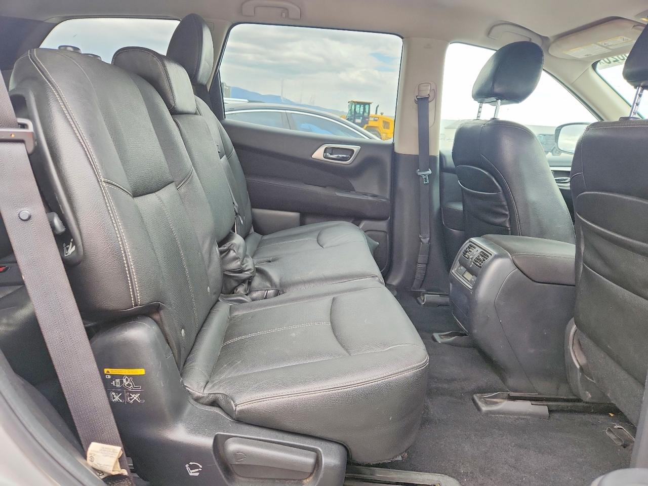 Nissan Pathfinder Sv