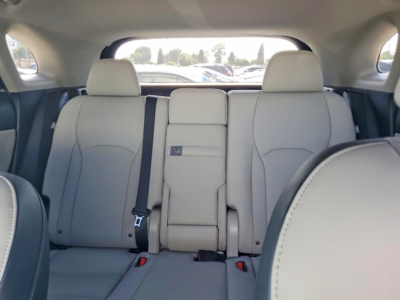 Lexus RX Base