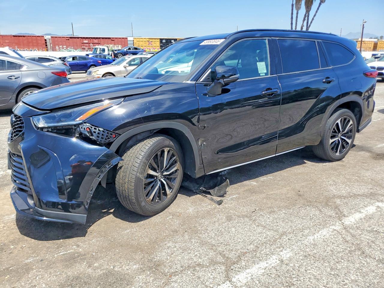 Salvage Toyota Highlander Image