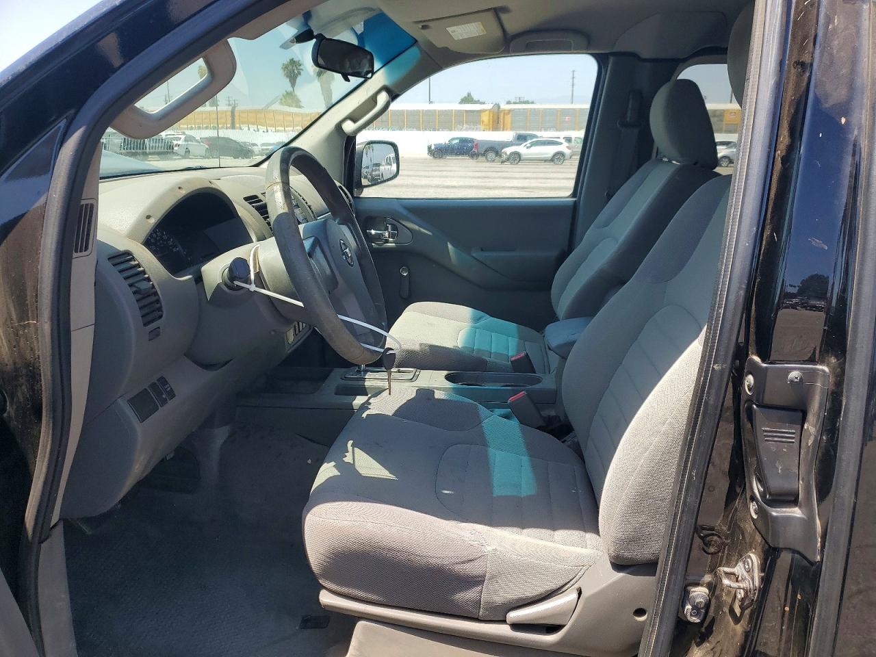 Nissan Frontier S