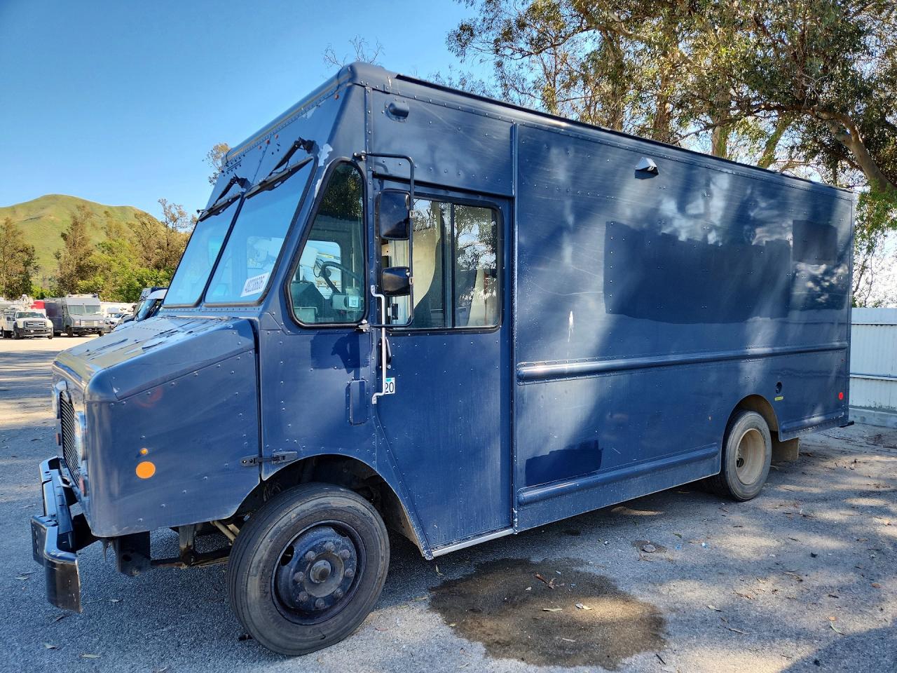 Salvage Freightliner Chassis Image