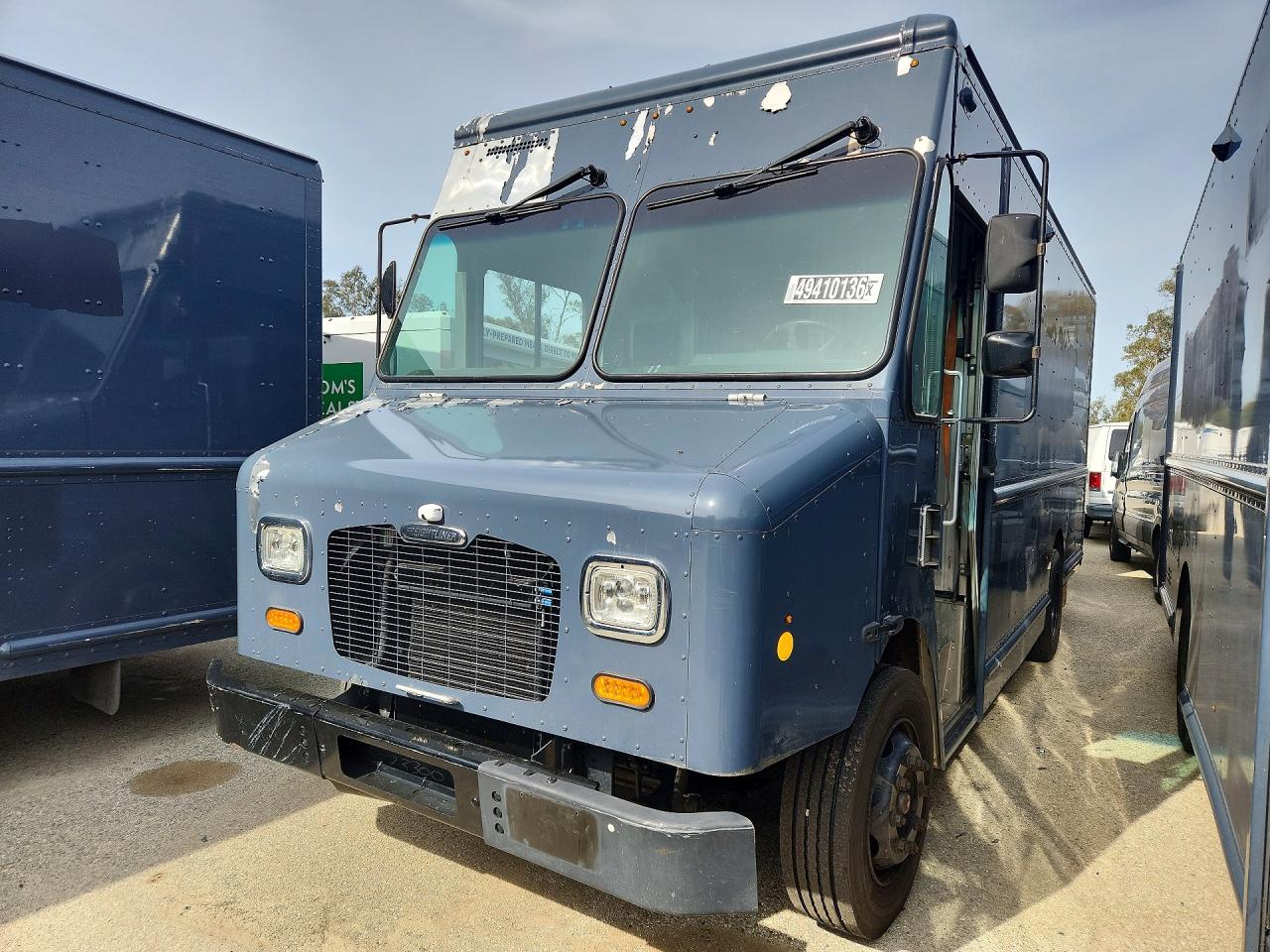 Salvage Freightliner Chassis Image