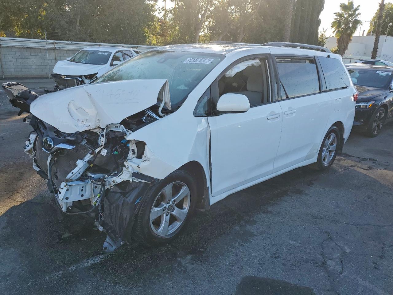 Salvage Toyota Sienna Image
