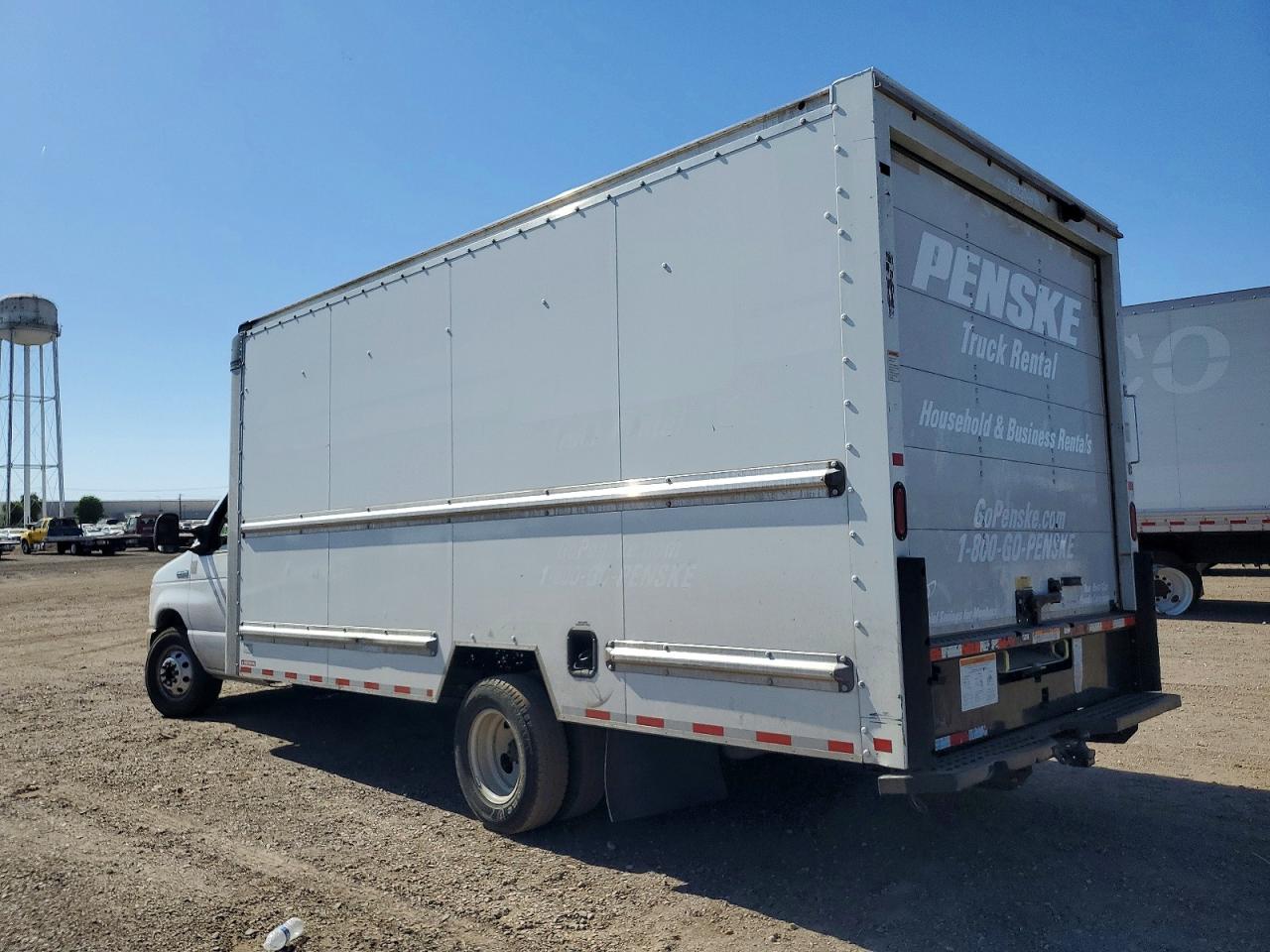 Ford Econoline E350 Super Duty Cutaway Van
