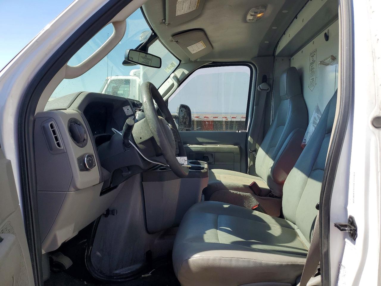 Ford Econoline E350 Super Duty Cutaway Van